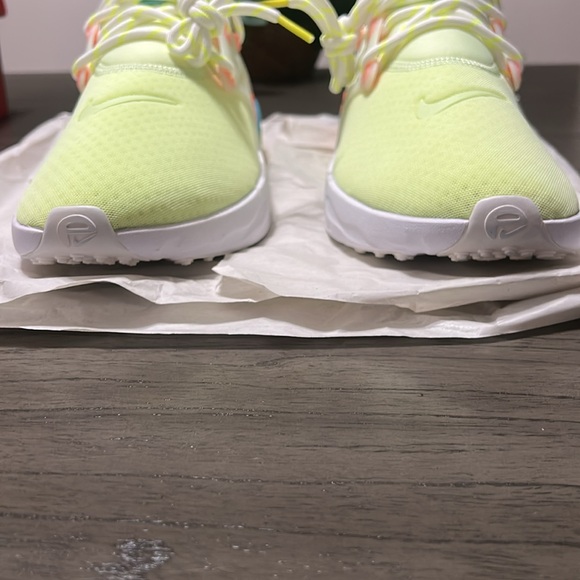 Nike React Presto Barely Volt - Picture 6 of 12